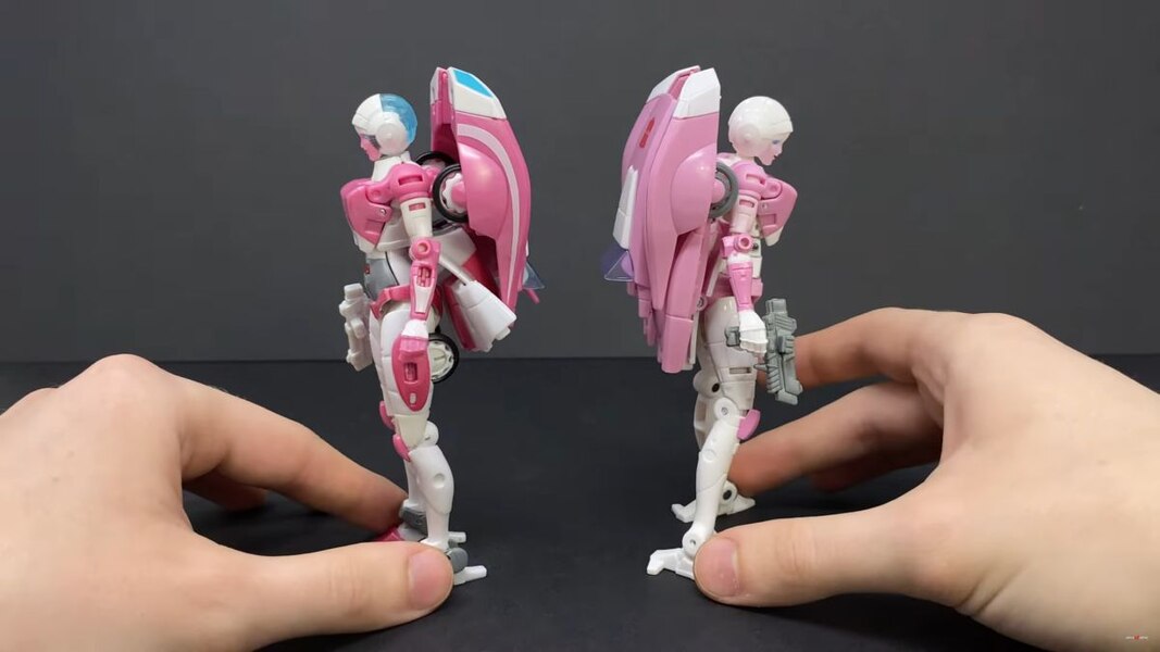 Transformers Studio Series 86 Arcee In Hand Image  (17 of 34)